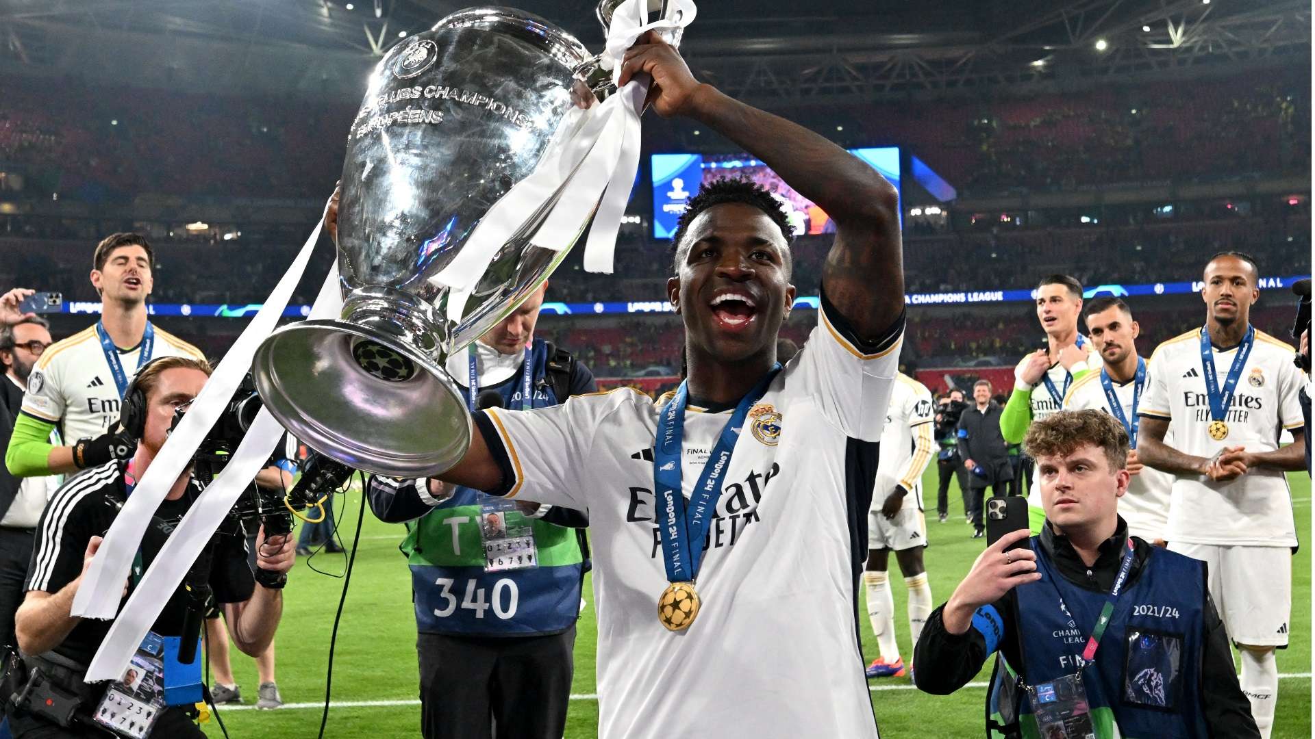 界人民共同 界人民共同