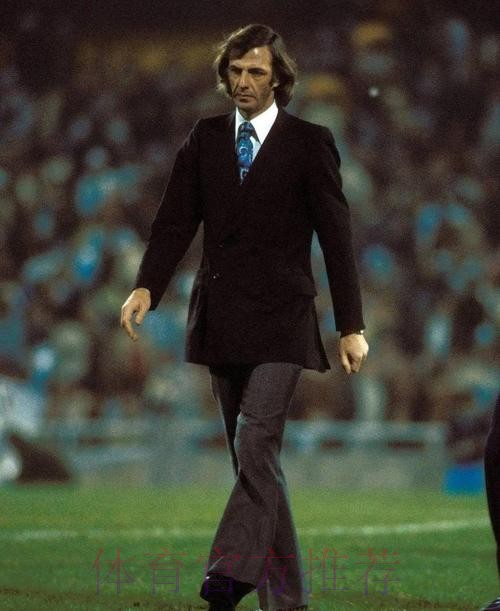 一战成名!阿根廷前锋战皇马上演大四喜 76年第一人 一战成名!阿根廷前锋战皇马上演大四喜 76年第一人